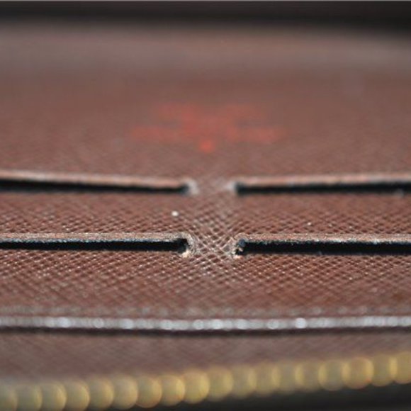 Louis Vuitton Zippy Wallet - Picture 16 of 17